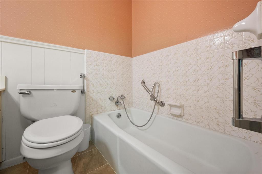 1609 Maplewood Property Photo 23