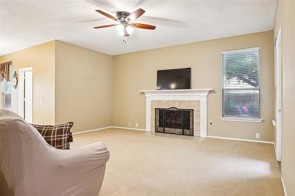 412 Vasey Oak Drive Property Photo 3