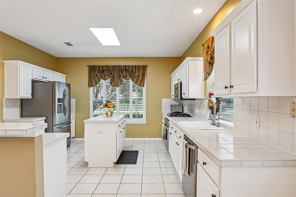 412 Vasey Oak Drive Property Photo 13