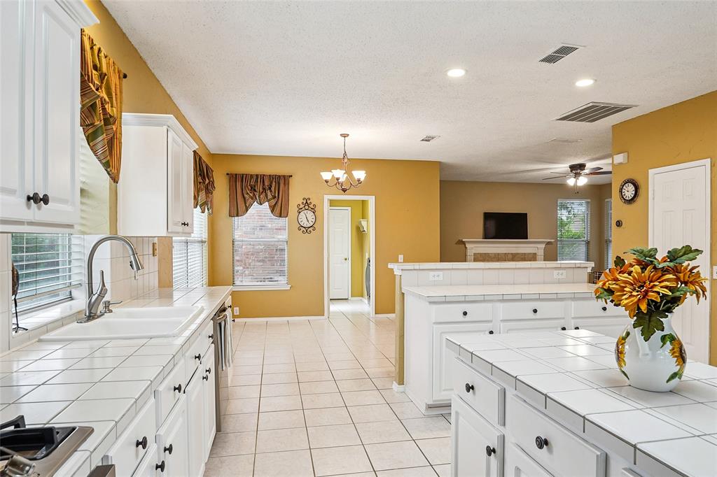 412 Vasey Oak Drive Property Photo 15