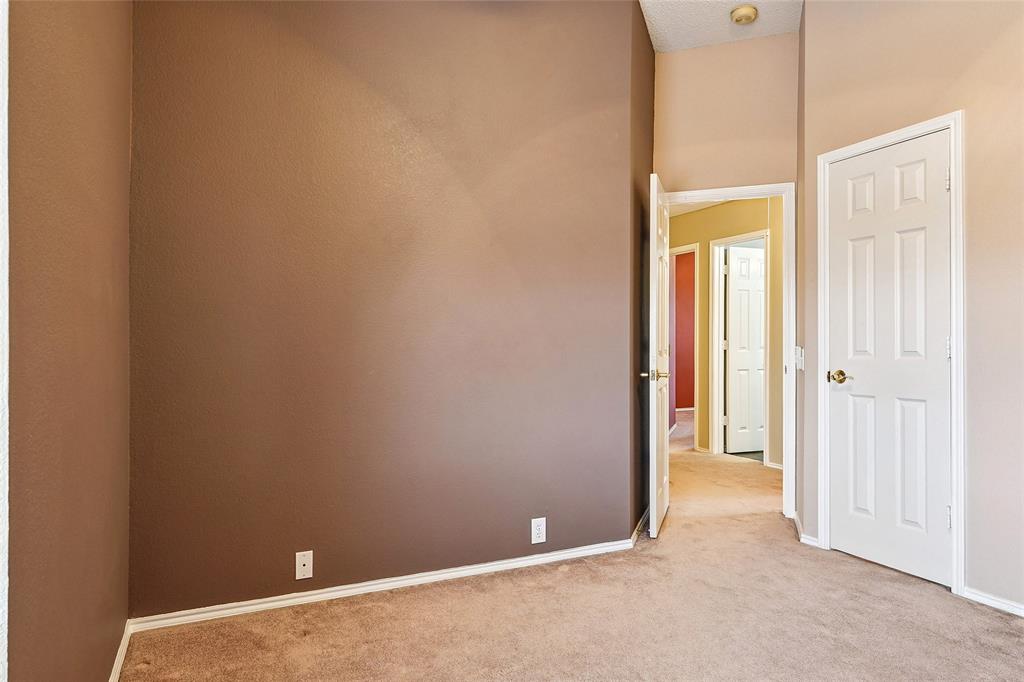 412 Vasey Oak Drive Property Photo 26