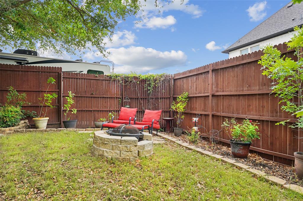 412 Vasey Oak Drive Property Photo 30