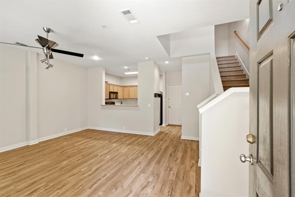 2209 Stoneleigh Place Property Photo 1