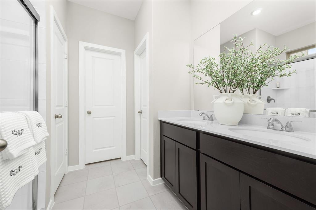 2903 Orchard Park Lane Property Photo 13
