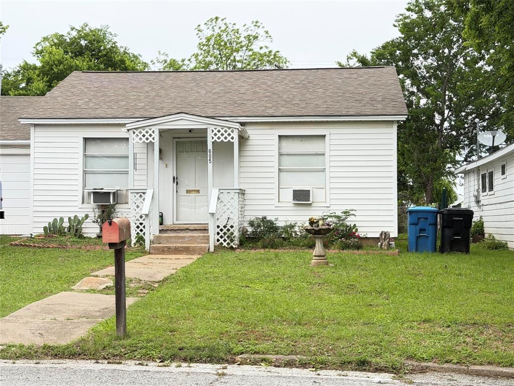 605 E Morton Street Property Photo 1