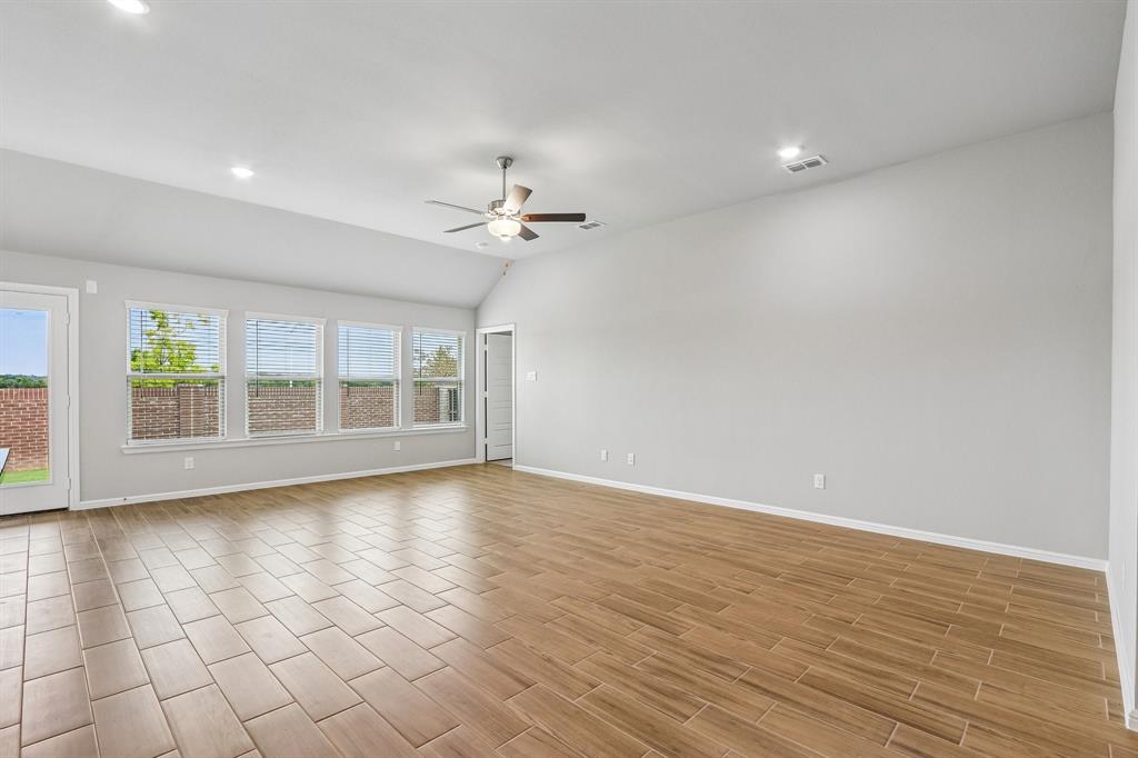 2816 Tamarack Lane Property Photo 6