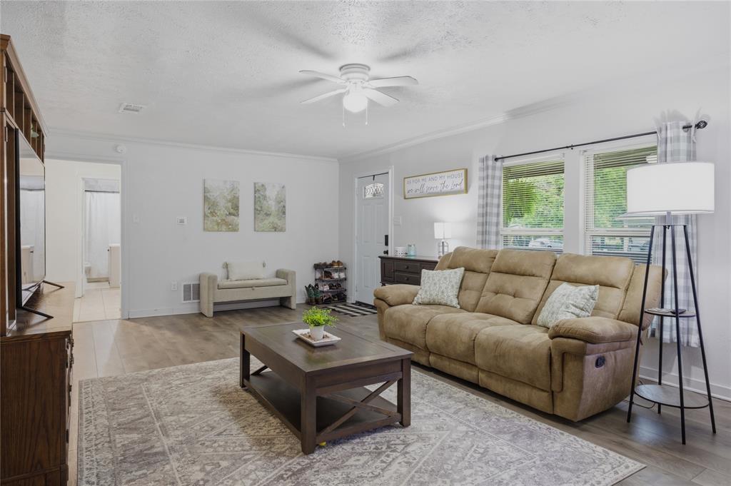 448 W Waco Avenue Property Photo 6
