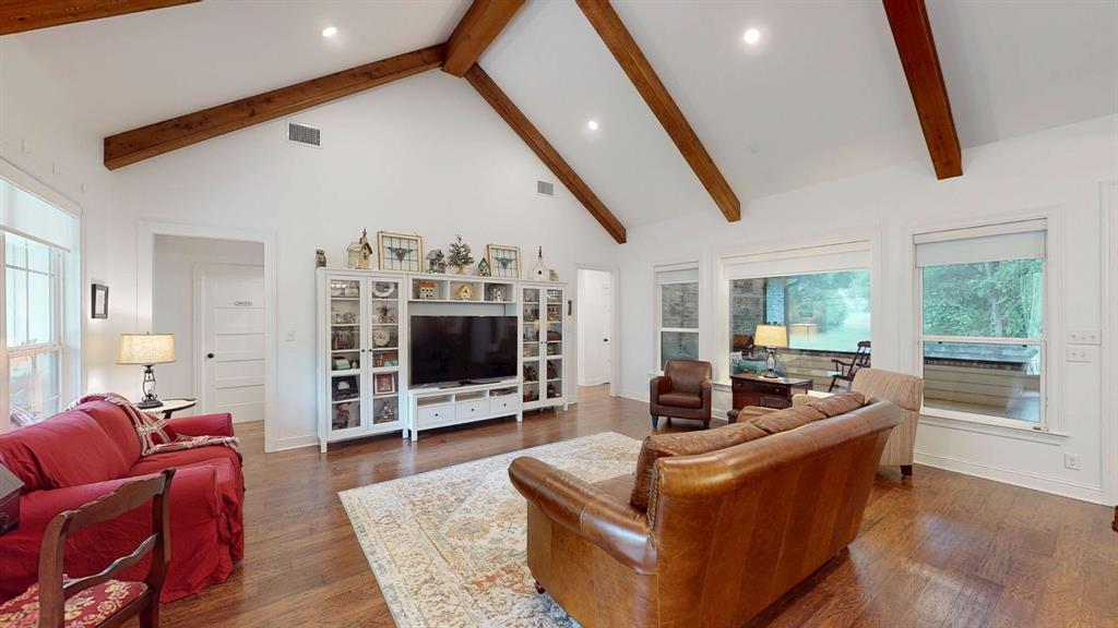 805 County Road 3802 Property Photo 5