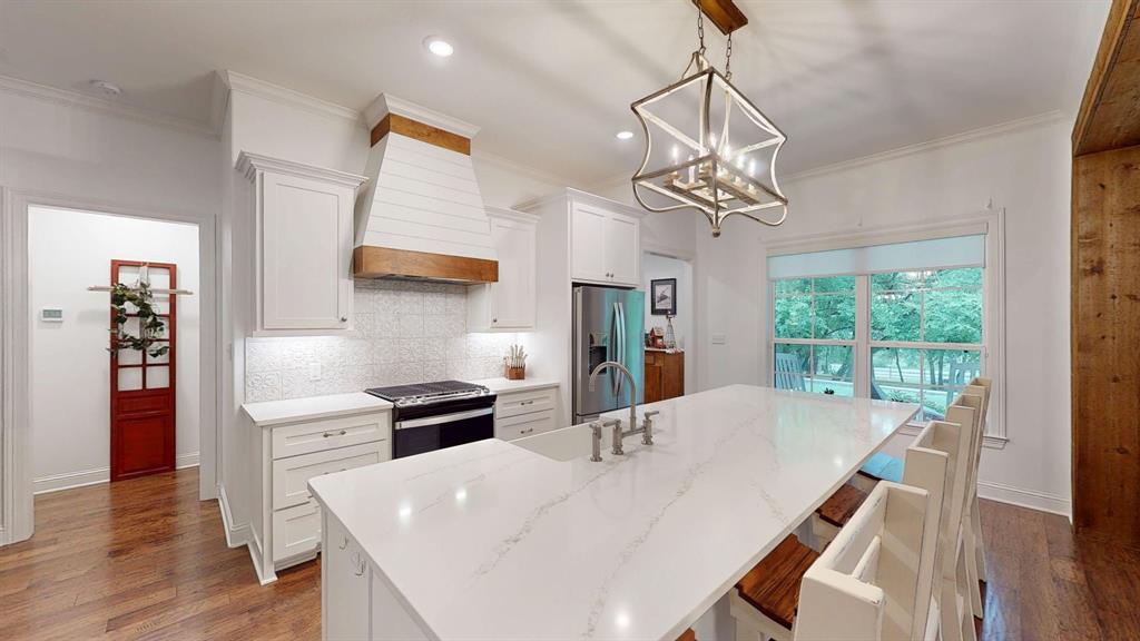 805 County Road 3802 Property Photo 9