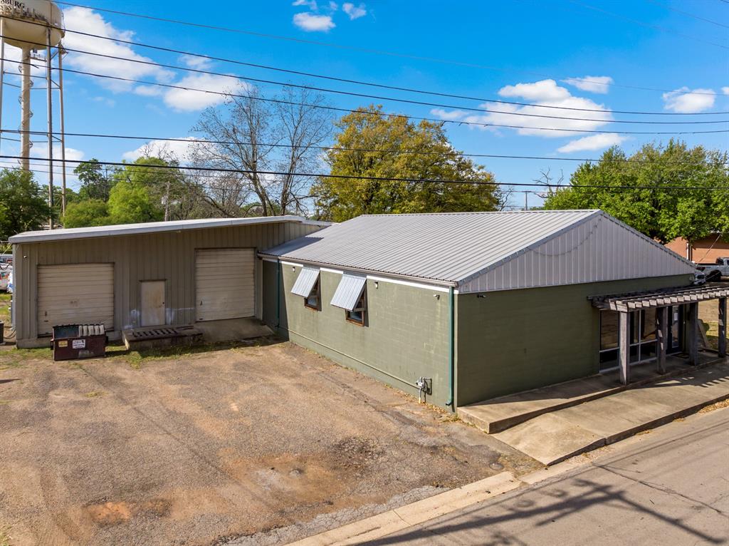 141 E Marshall Property Photo 2
