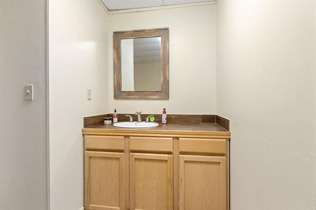 141 E Marshall Property Photo 17