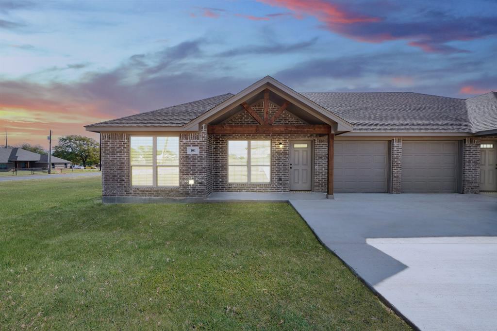 101 Lone Star Road Property Photo 3
