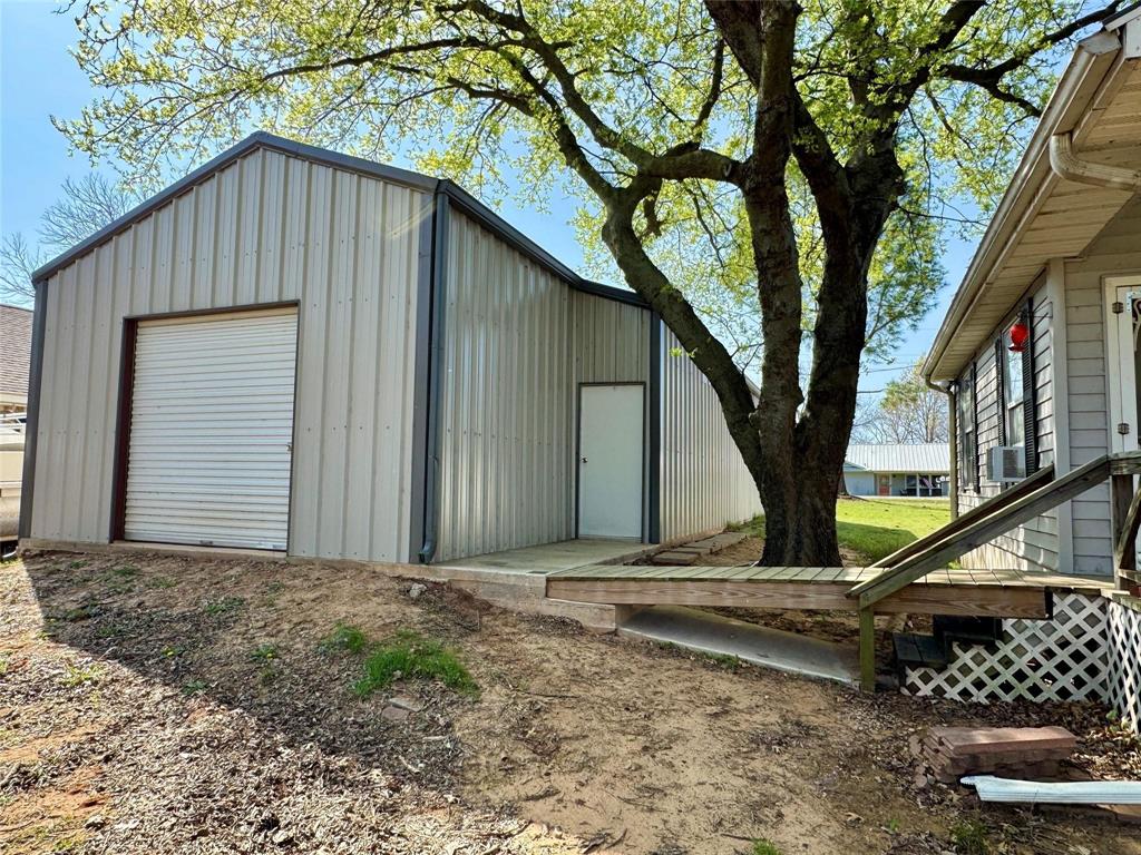 306 Oak Street Property Photo 3
