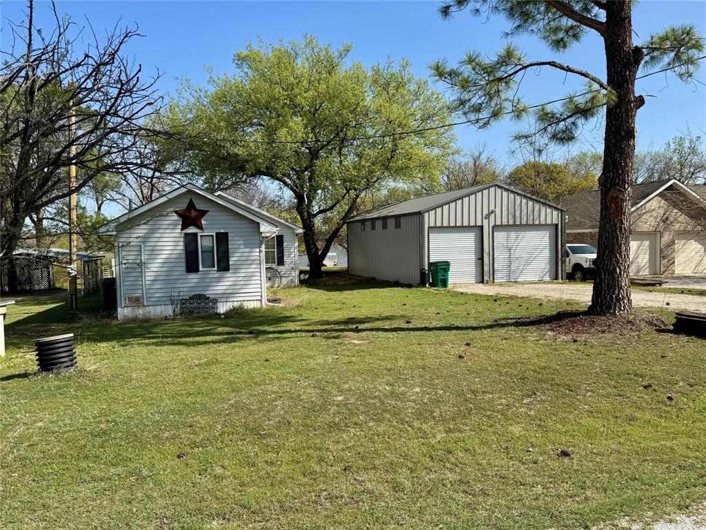 306 Oak Street Property Photo 4
