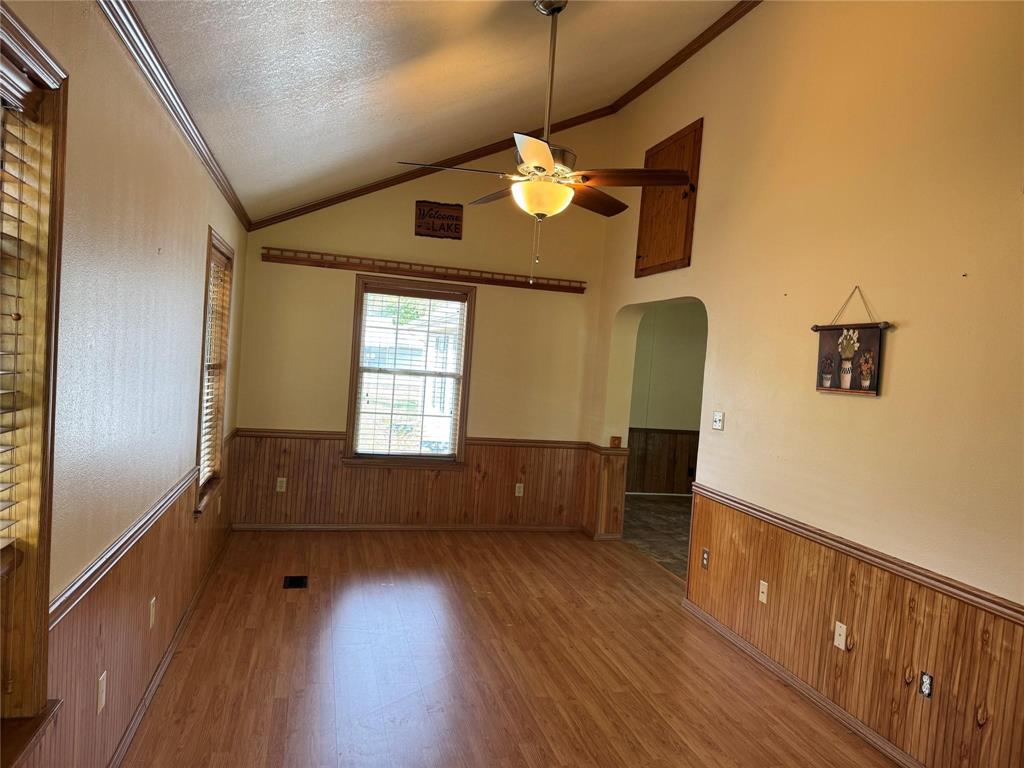 306 Oak Street Property Photo 6