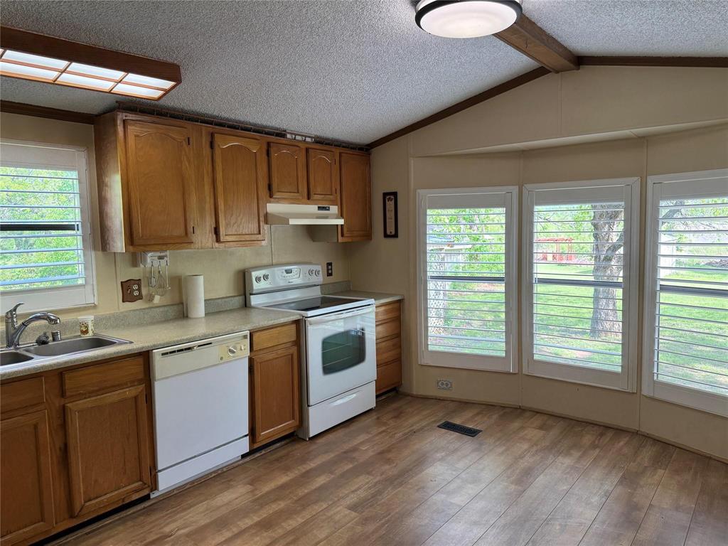 306 Oak Street Property Photo 9