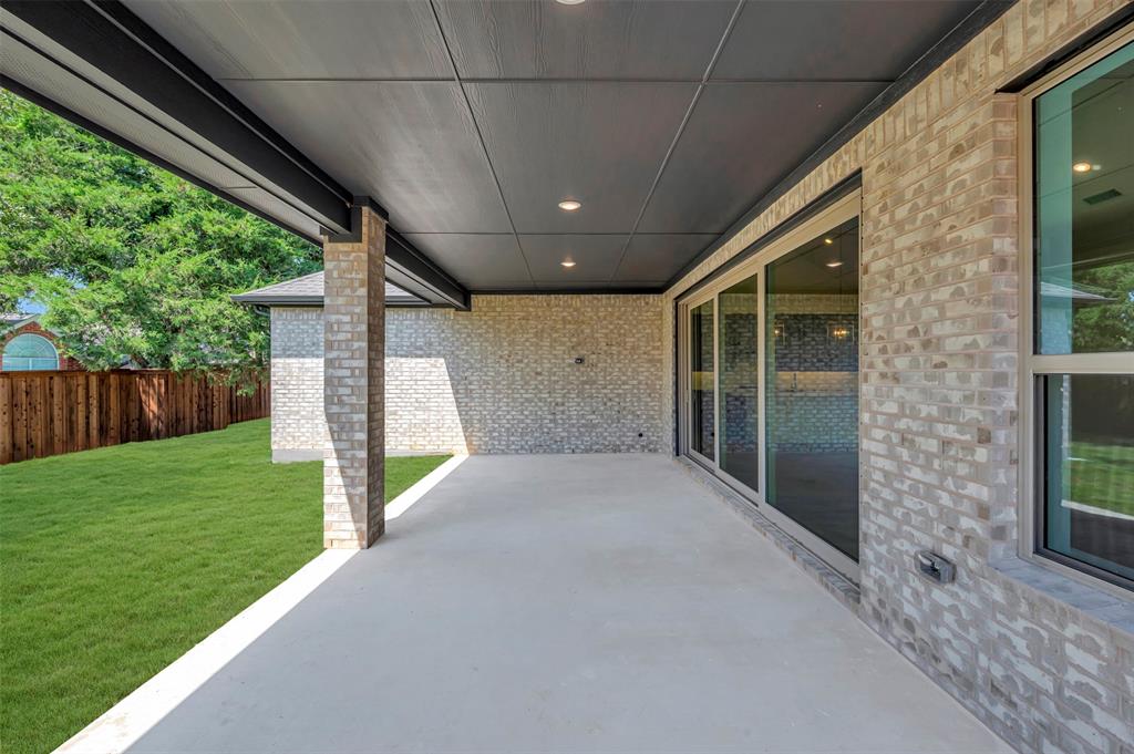 3008 Sandy Springs Drive Property Photo 1