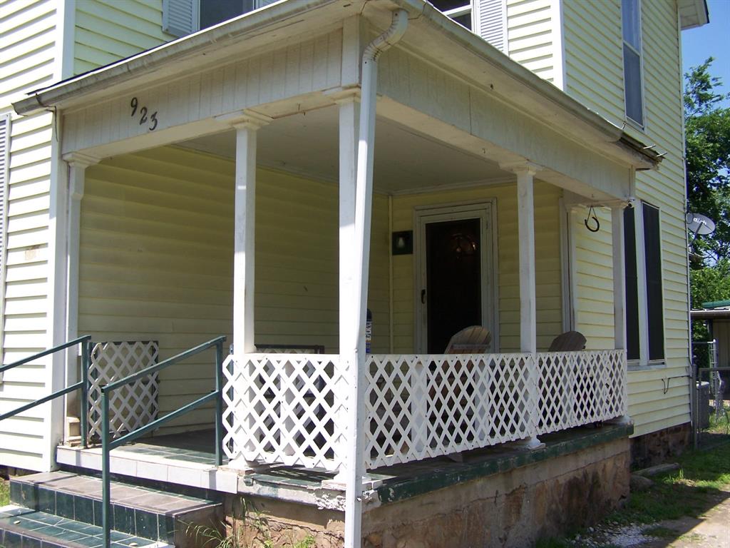923 Nelson Street Property Photo 2