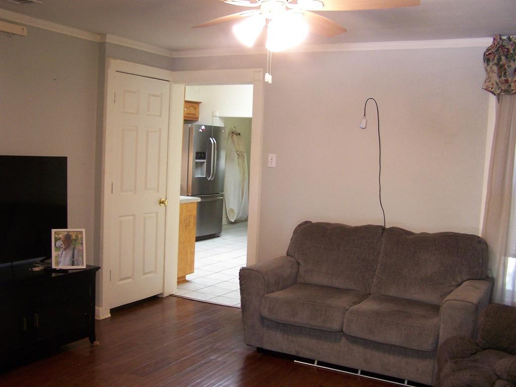 923 Nelson Street Property Photo 4