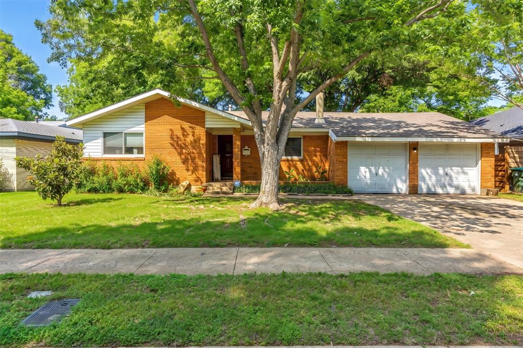1916 Valley Lane Property Photo 1