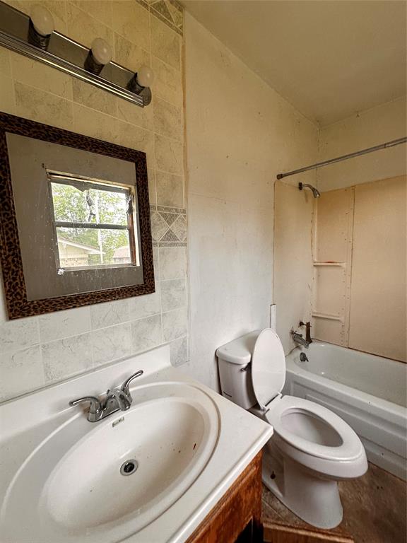 105 Caddo Property Photo 12
