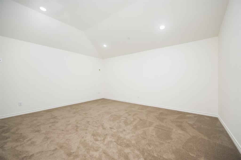 2813 Walker Way Property Photo 10