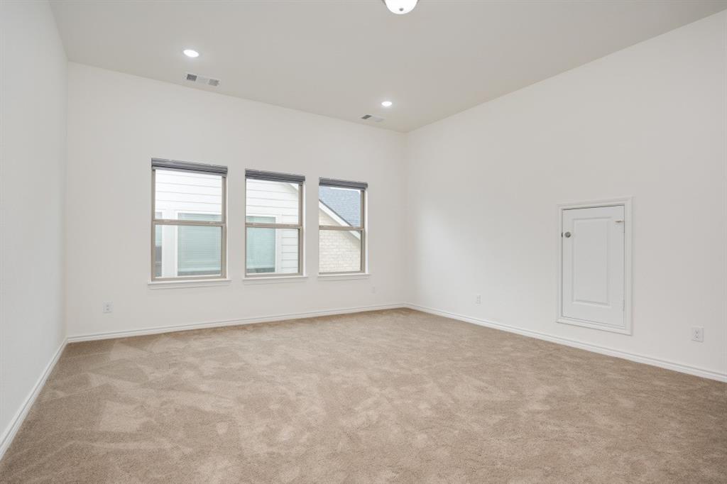 2813 Walker Way Property Photo 11