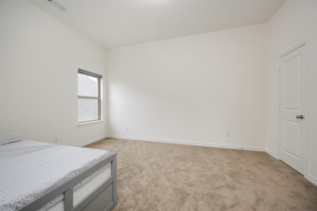 2813 Walker Way Property Photo 12