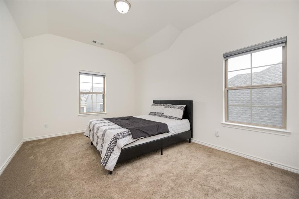 2813 Walker Way Property Photo 16