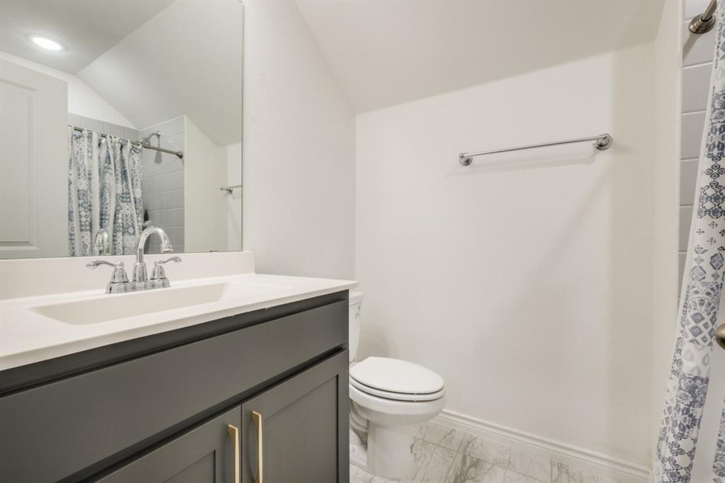 2813 Walker Way Property Photo 24