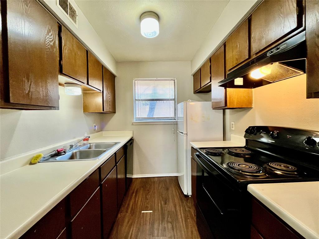 2526 W Prairie Street 204 Property Photo 4