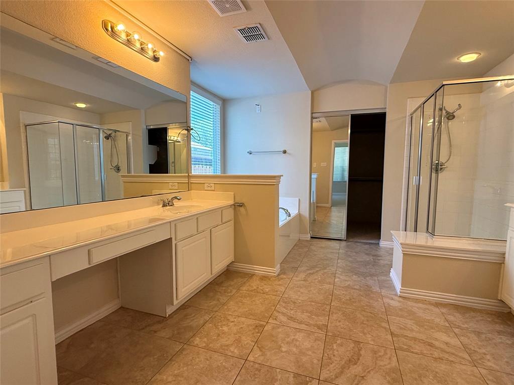 804 Rushmore Drive Property Photo 14