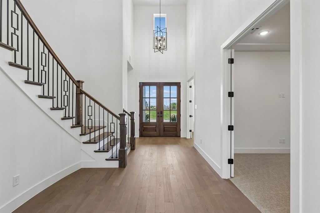1900 Golden Gate Way Property Photo 4