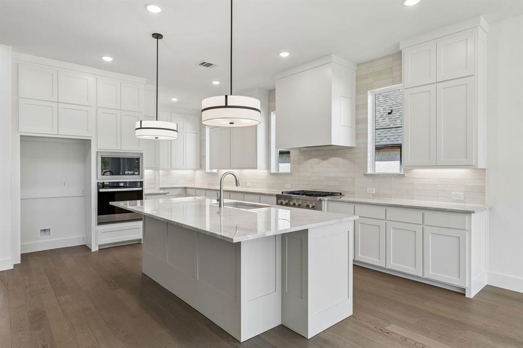 1900 Golden Gate Way Property Photo 9