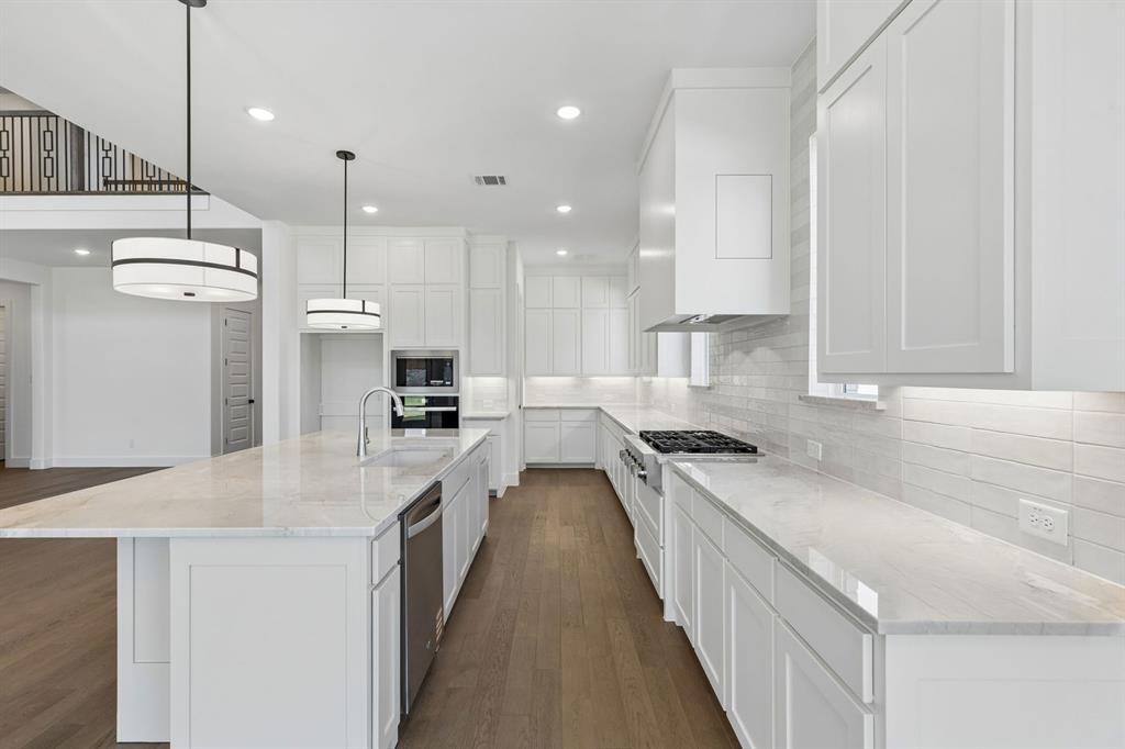 1900 Golden Gate Way Property Photo 10