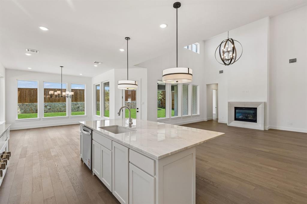 1900 Golden Gate Way Property Photo 11