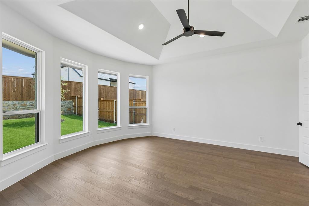 1900 Golden Gate Way Property Photo 14