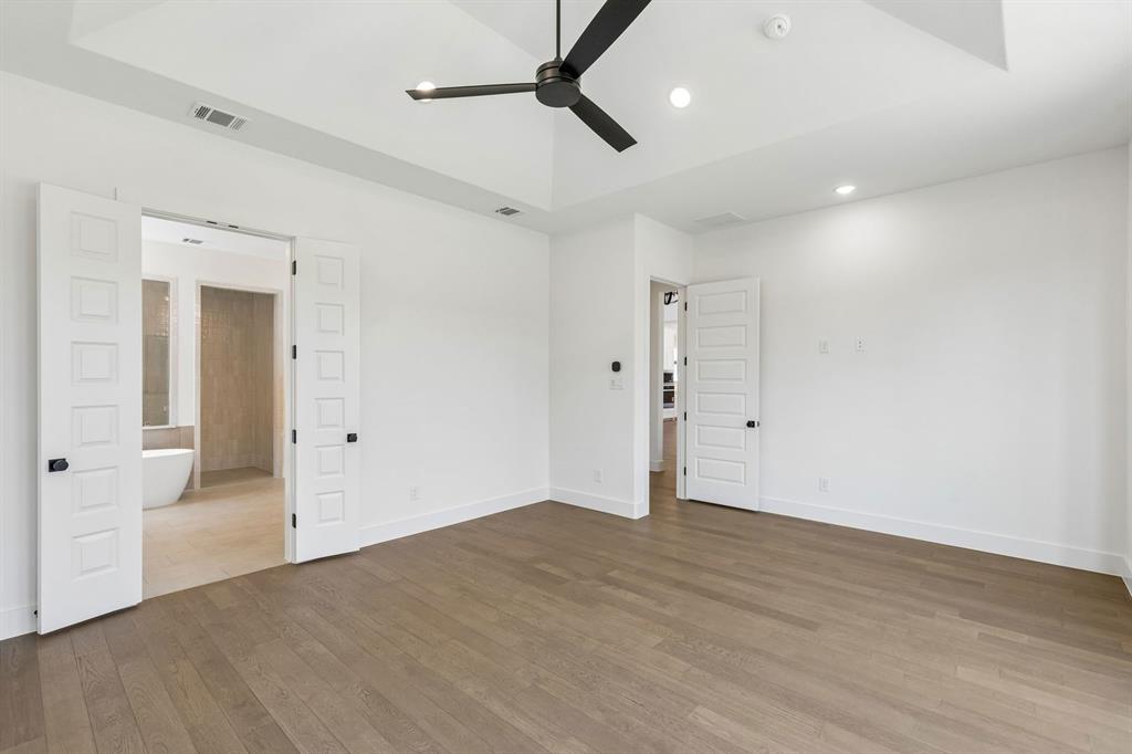 1900 Golden Gate Way Property Photo 15