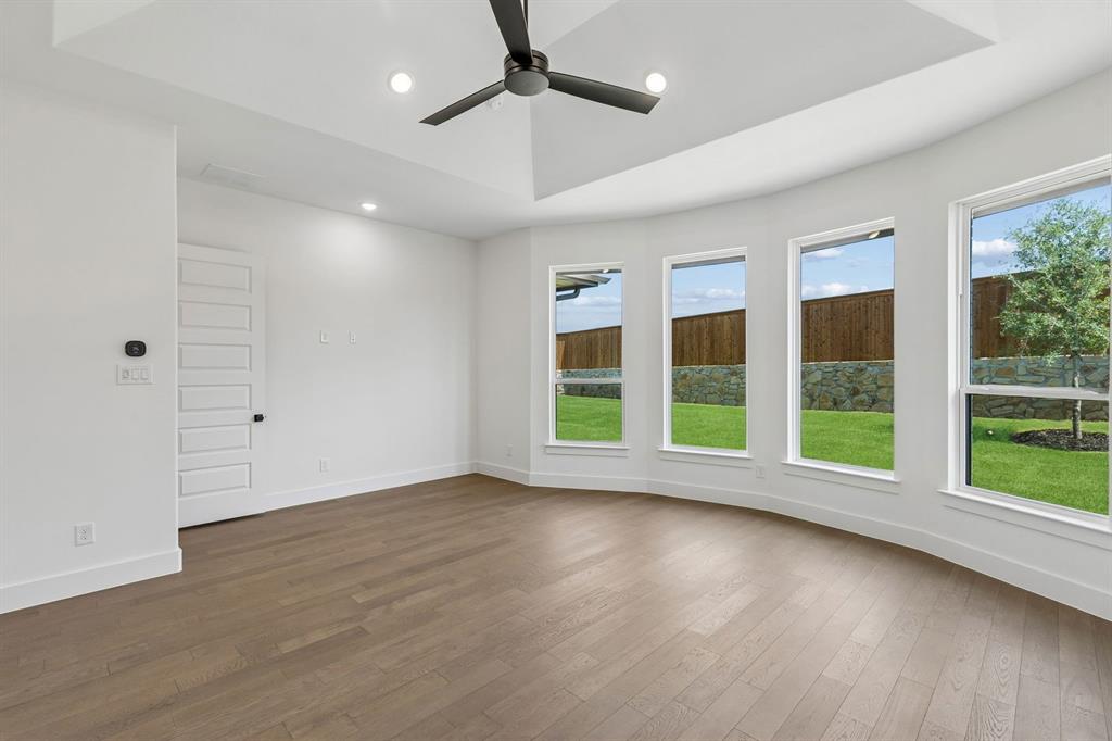 1900 Golden Gate Way Property Photo 16