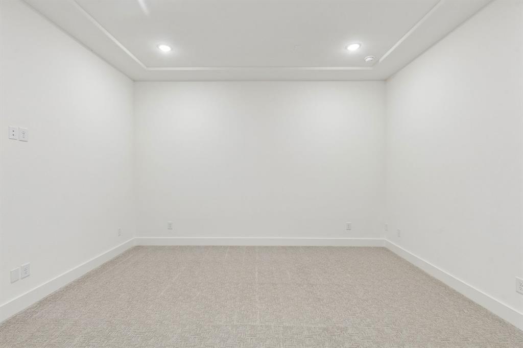 1900 Golden Gate Way Property Photo 21