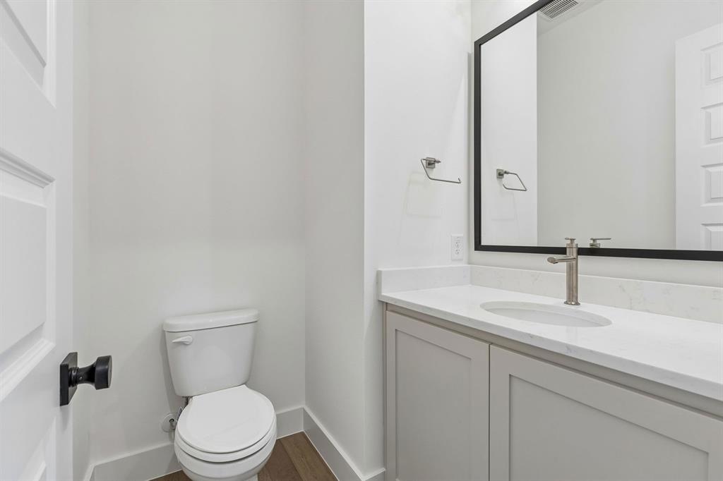1900 Golden Gate Way Property Photo 25