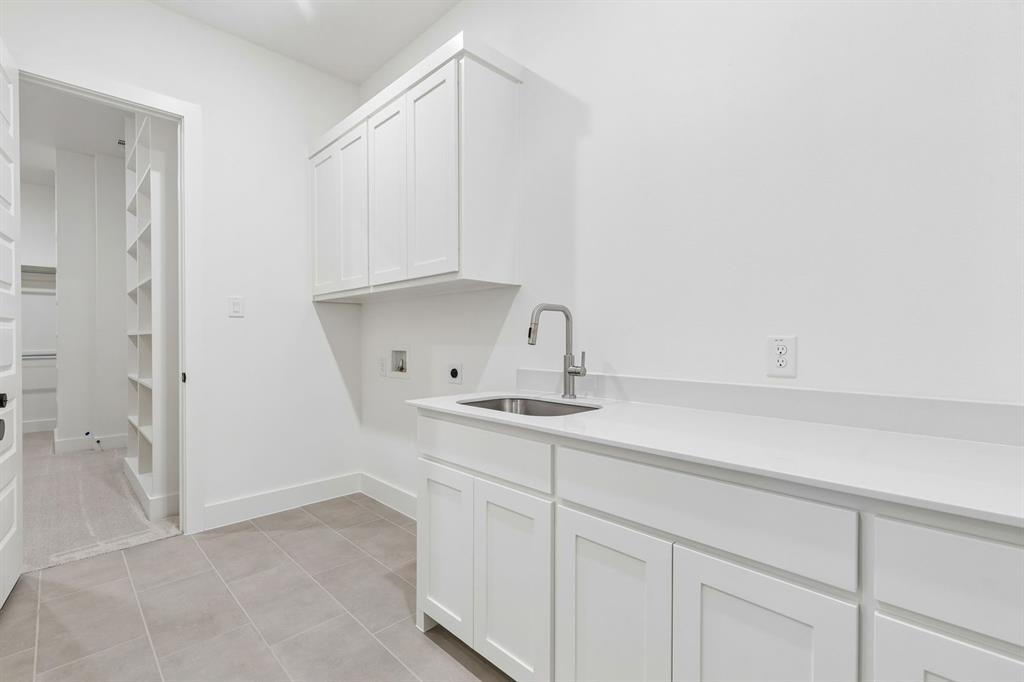 1900 Golden Gate Way Property Photo 26