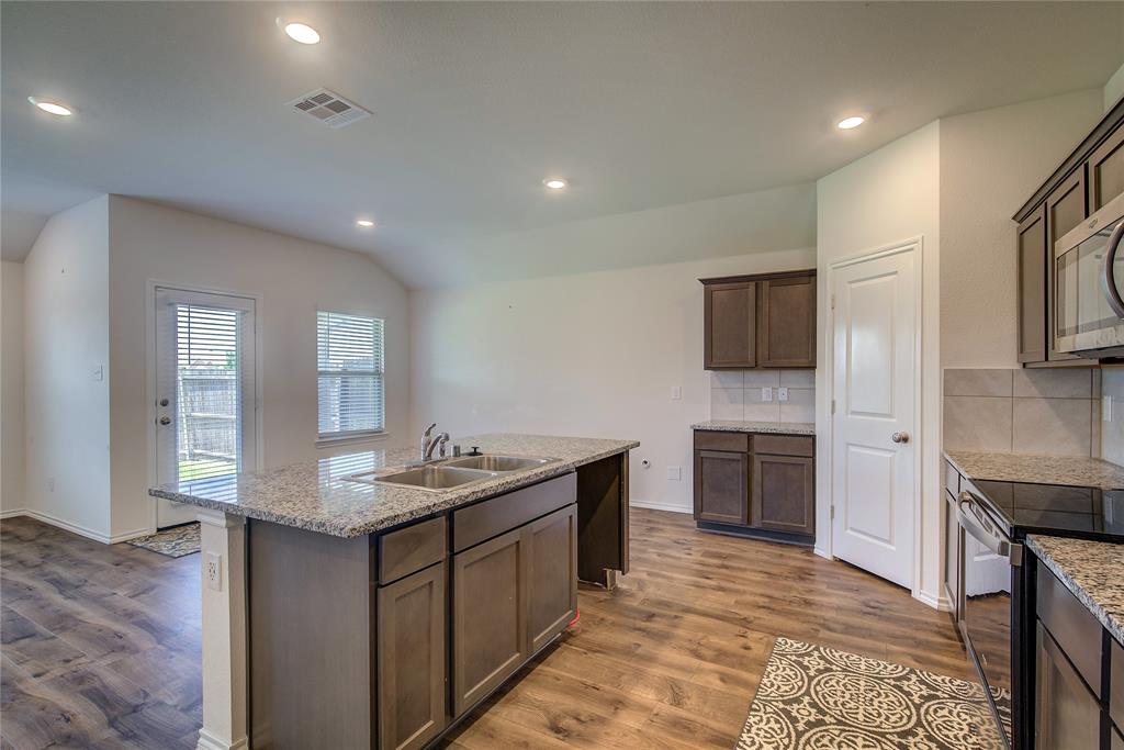 702 Saddle Oak Lane Property Photo 3
