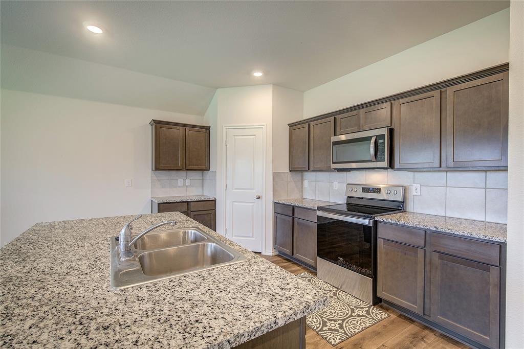 702 Saddle Oak Lane Property Photo 4