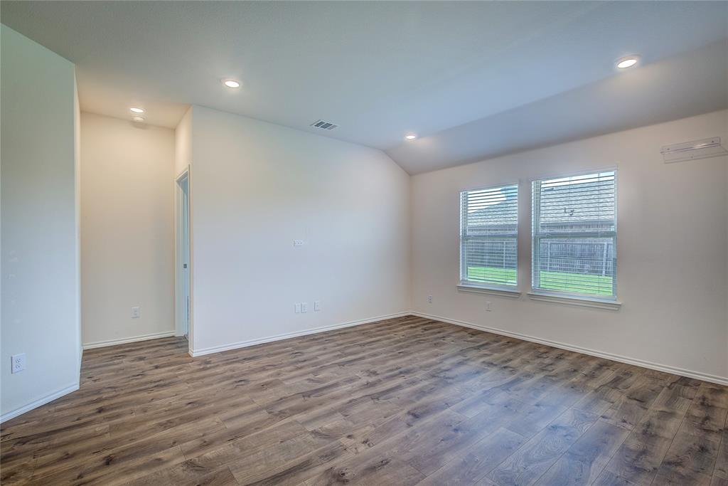 702 Saddle Oak Lane Property Photo 12