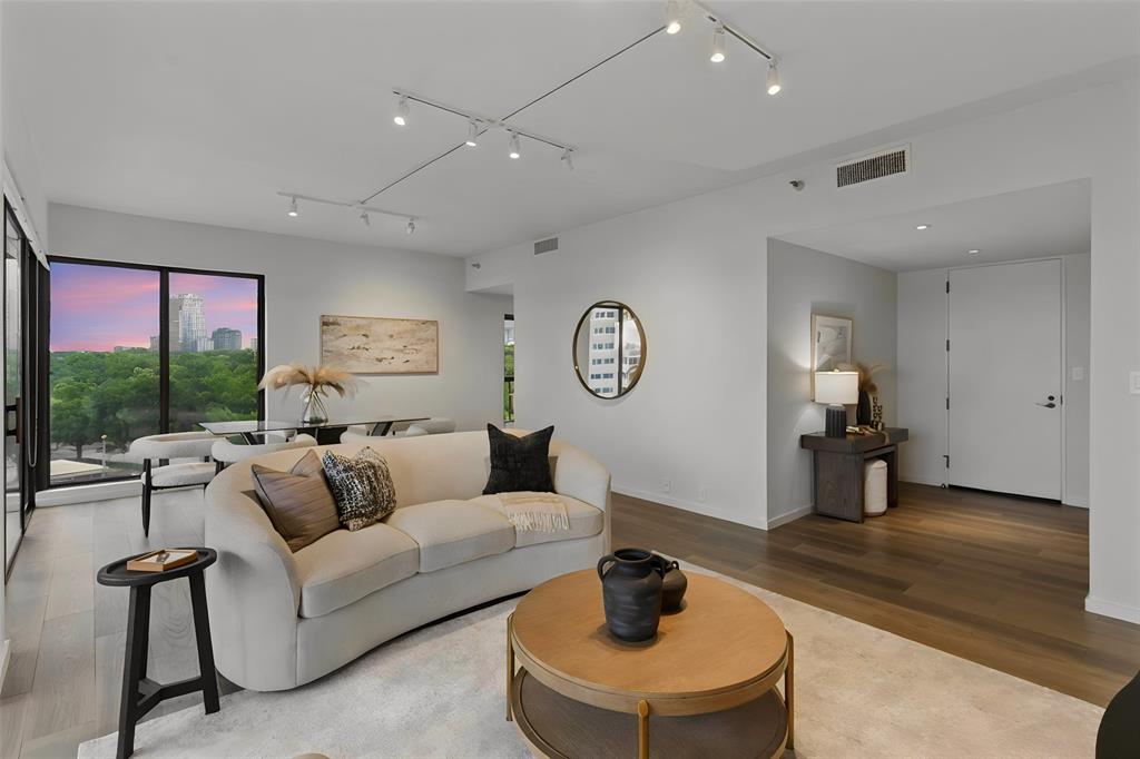 3831 Turtle Creek Boulevard 7e Property Photo 6