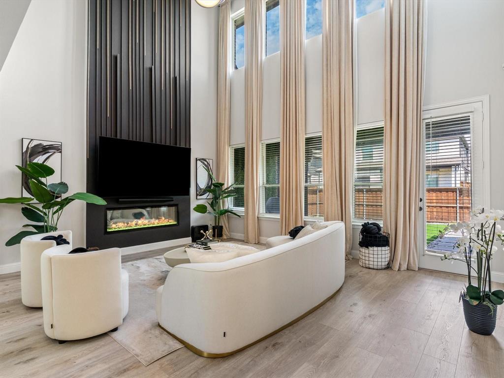 1815 Gresham Drive Property Photo 1