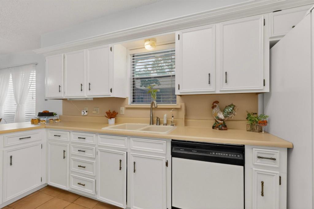 1604 Meadowgate Drive Property Photo 8