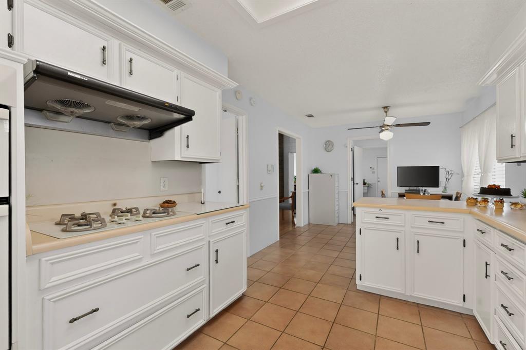 1604 Meadowgate Drive Property Photo 9