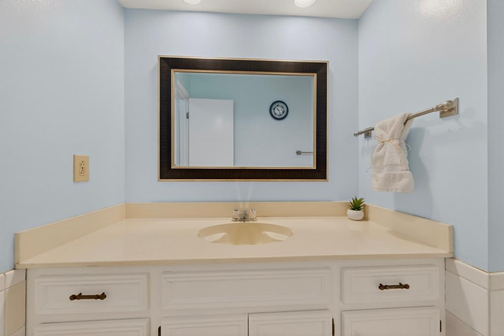 1604 Meadowgate Drive Property Photo 15